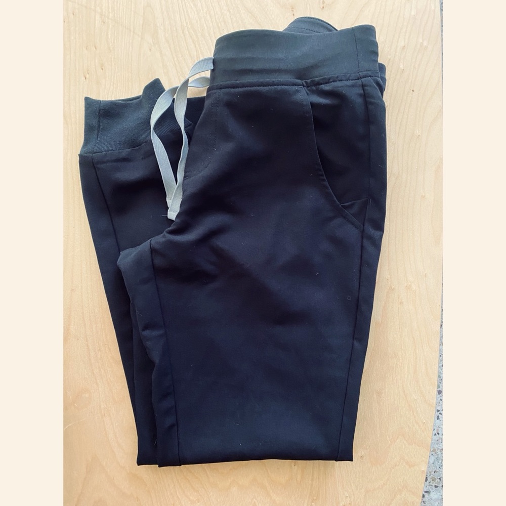Figs women's Black Zamora™ - Petite Jogger Scrub Pants - XS - Petite / Black